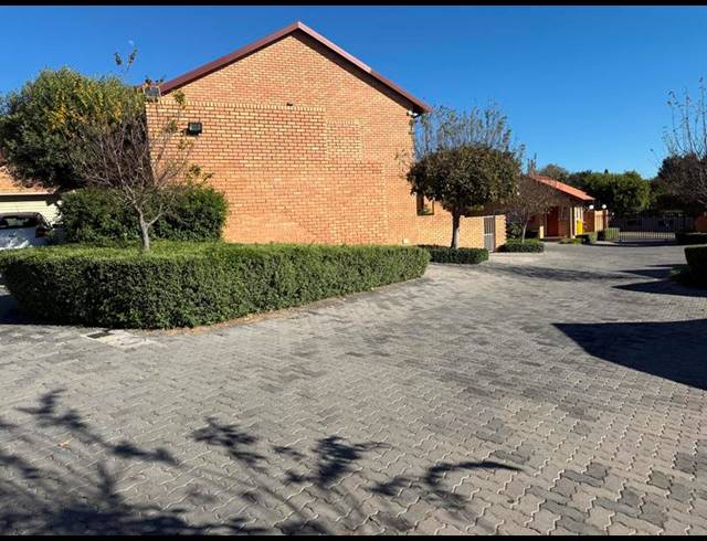 2 BEDROOM TOWNHOUSE FOR SALE IN THE REEDS